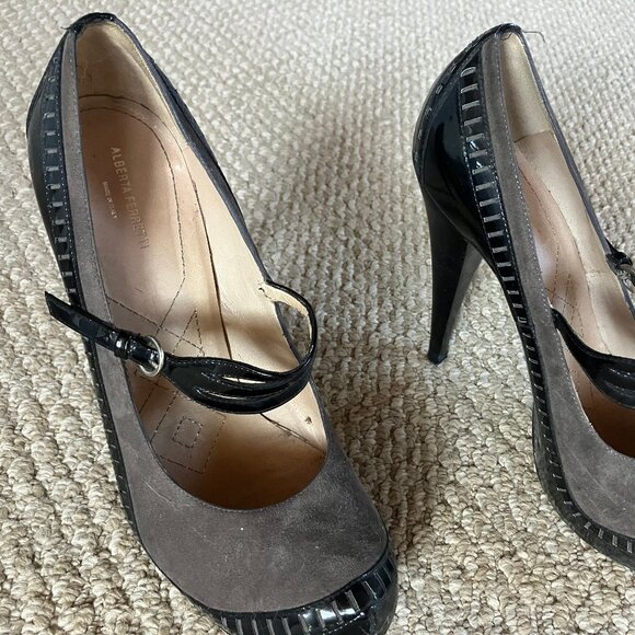 Alberta Ferretti 5 inch heel Black and Grey Patent Leather Heels Size 40 - Picture 1 of 4